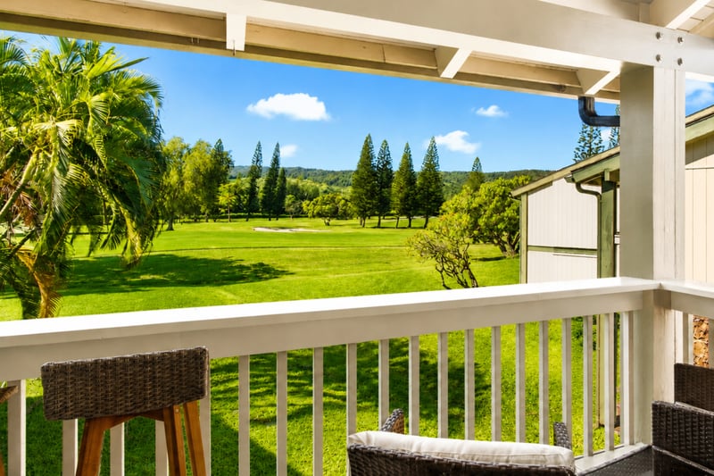 Breathe in the tropical air and lose yourself in the endless greenery of your backyard paradise. KUL-W145