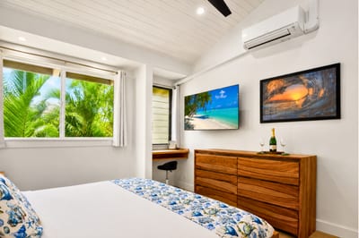 Your private oasis awaits. Sink into the linens and enjoy a peaceful night’s sleep in your primary suite. KUL-W145