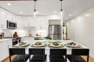 Share a locally inspired meal or plan your next day’s itinerary at your spacious dining table. KUL-W145