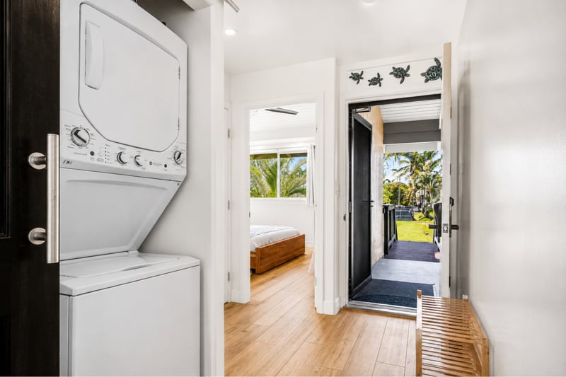 Pack light with your in-unit laundry—essential for keeping your vacation wardrobe fresh. KUL-W145
