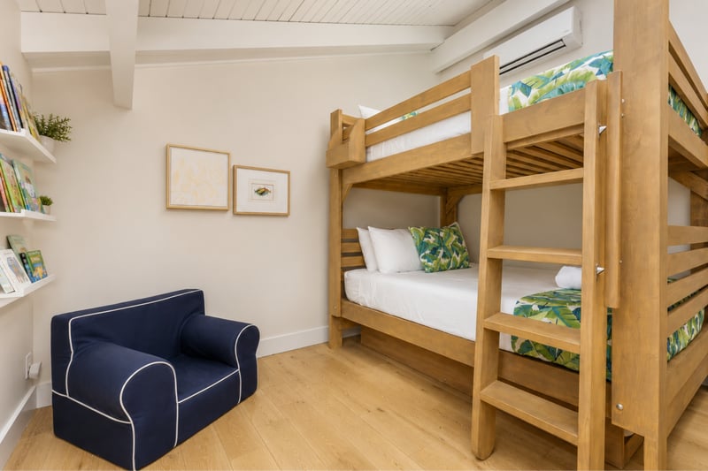 Queen-over-Queen bunks and an additional Full, pull-out bed makes this loft-style room great for larger groups. KUL-W11