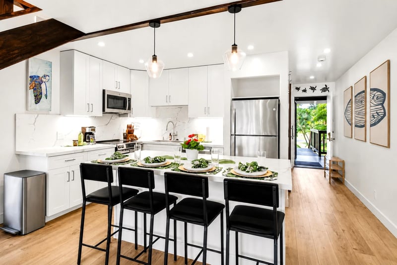 Channel your inner chef. Everything you need to prep a feast is right at your fingertips in this sleek, modern kitchen. KUL-W145
