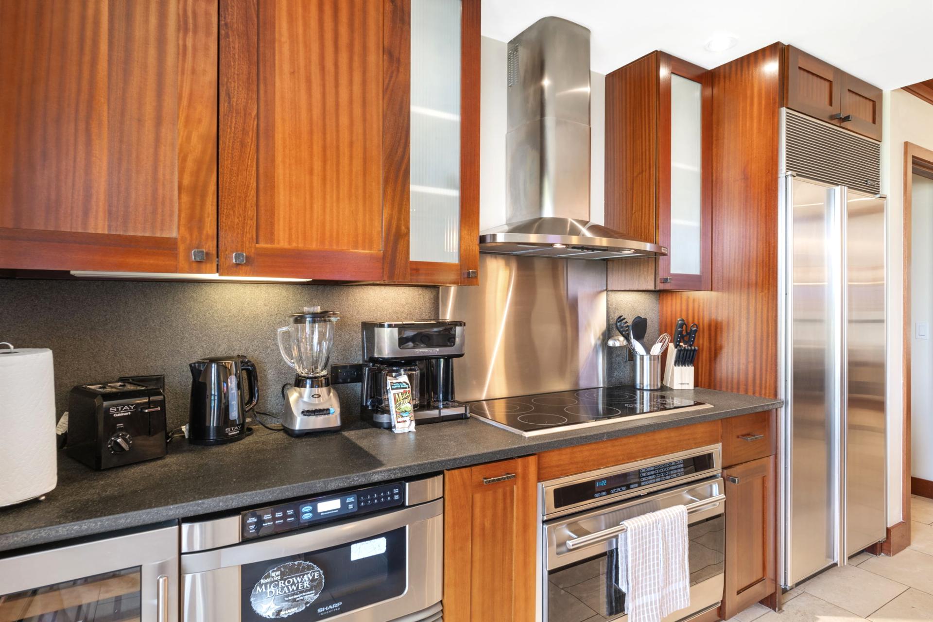 Whether you’re whipping up breakfast or blending beachy cocktails, this upscale kitchen has every tool you need    