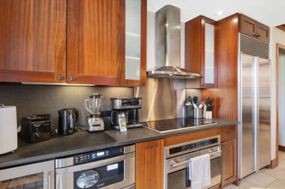 Whether you’re whipping up breakfast or blending beachy cocktails, this upscale kitchen has every tool you need
