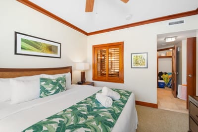 Where inside meets outside—this chic retreat offers leafy views from bed and lanai-side tranquility for dreamy mornings