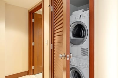 No need to pack the entire closet—this in-unit washer and dryer make fresh outfits a daily delight