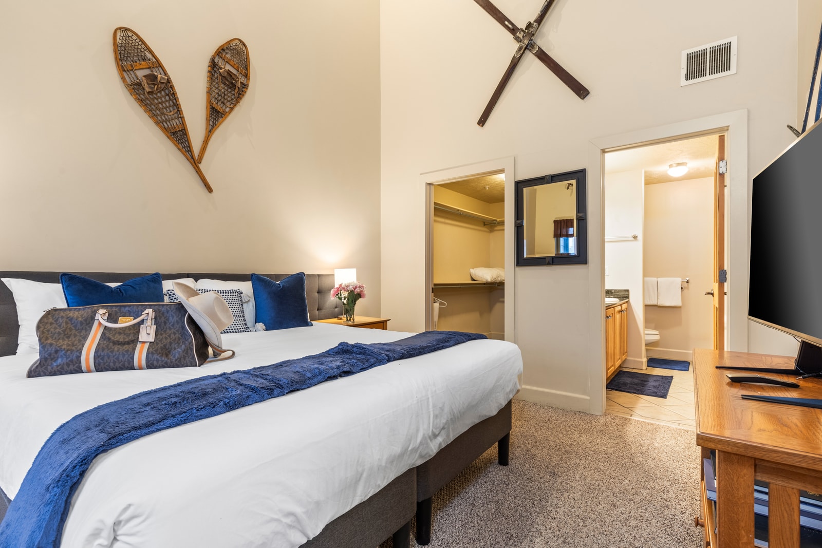 Slopes-inspired details and soft lighting round out this restful retreat.