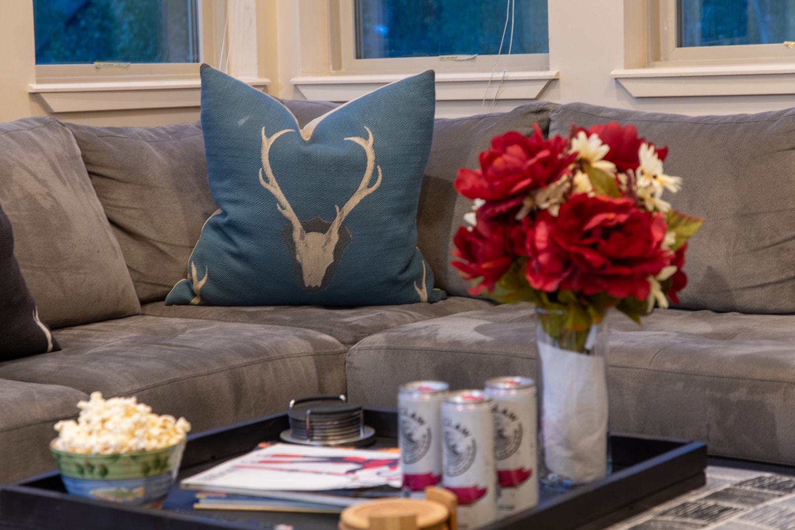 Coffee, cocktails, or a movie night. This cozy corner is ready for all your vacation moments.