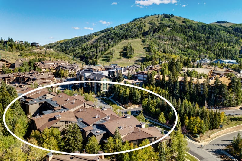 Scenic mountain escape with luxury lodging nestled in alpine serenity. BBL-351A