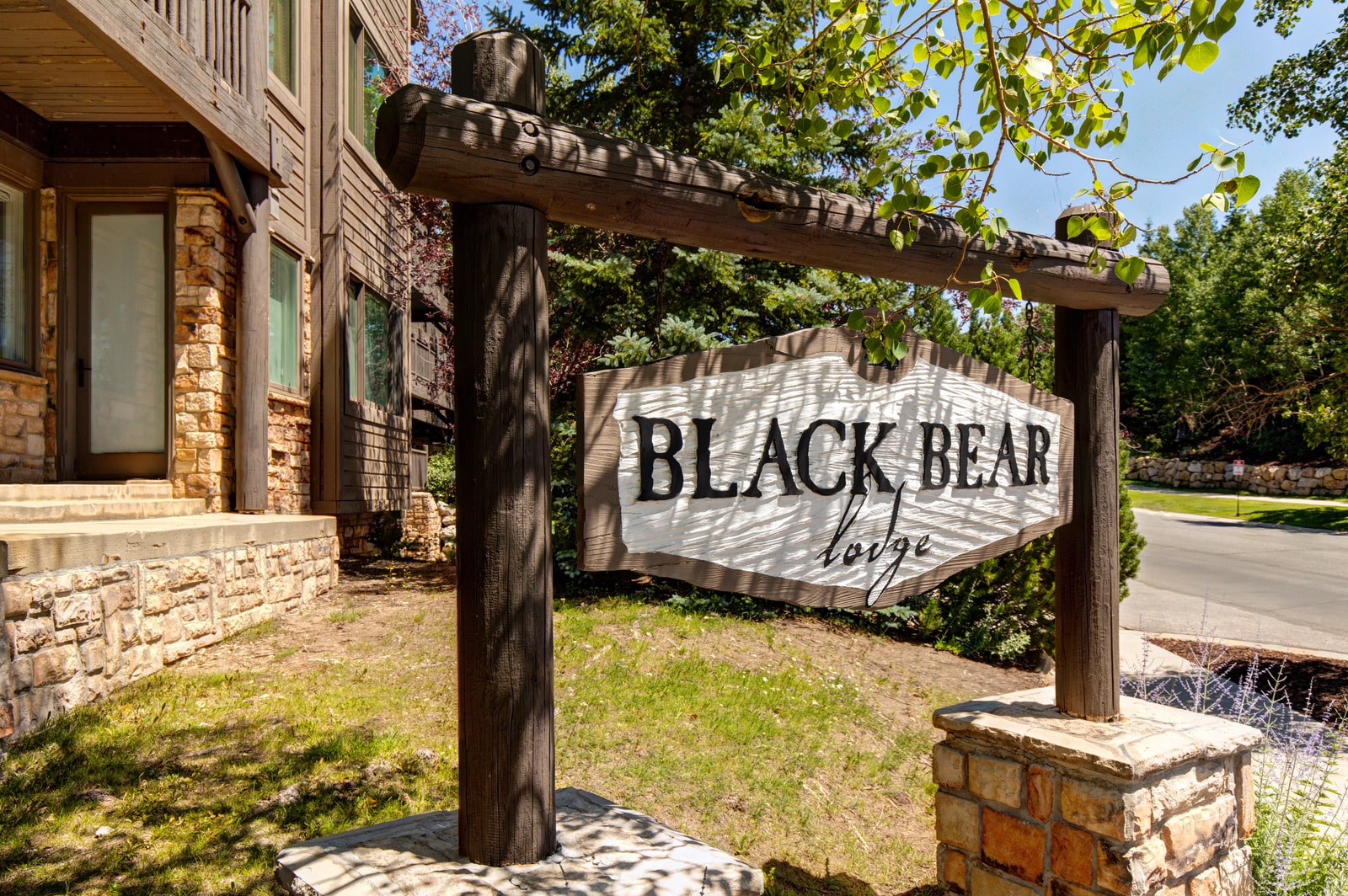 Welcome to Black Bear Lodge, just steps from dining, shopping, and the slopes. BBL-351A