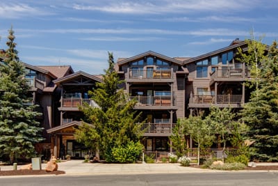 Black Bear Lodge blends rustic elegance with mountain charm, just minutes from Park City’s lifts, trails, and historic Main Street. BBL-351A
