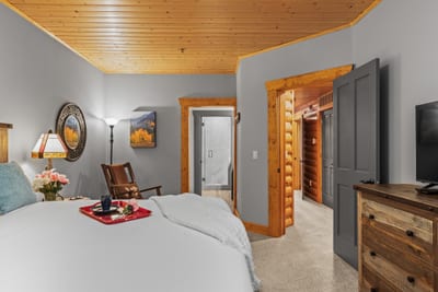 Sink into your King bed and enjoy direct access to a full bath in this cozy suite. BBL-351A