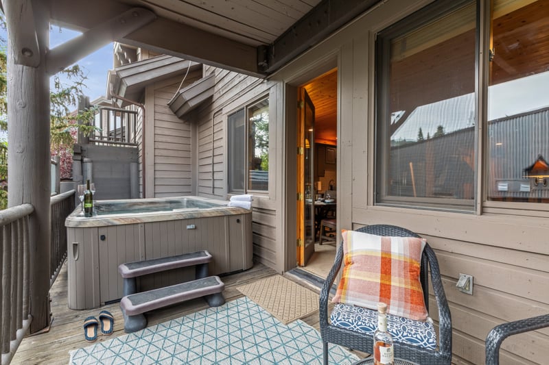 Take in fresh air and alpine charm from your private balcony with log railings and cozy seating. BBL-351A