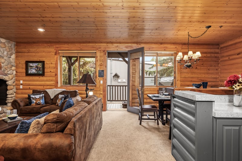 Classic mountain decor and cozy furnishings make this home feel both spacious and inviting. BBL-351A