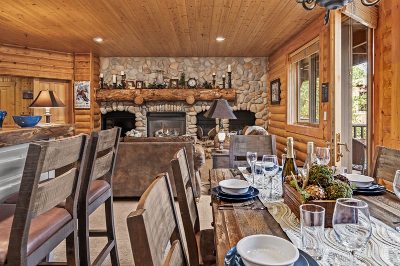 Large windows surround the dining area, bringing in light BBL-351A