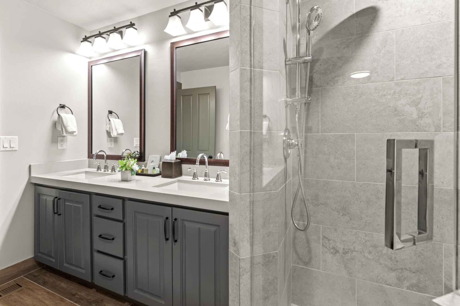 Fresh finishes and a full-size shower make this ensuite bath both functional and stylish.