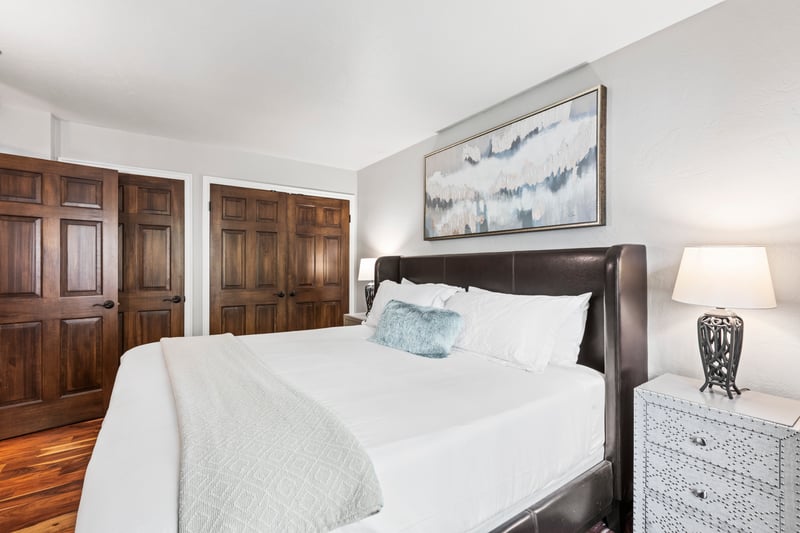 A King bed and wood furnishings give this suite a classic mountain-lodge feel.