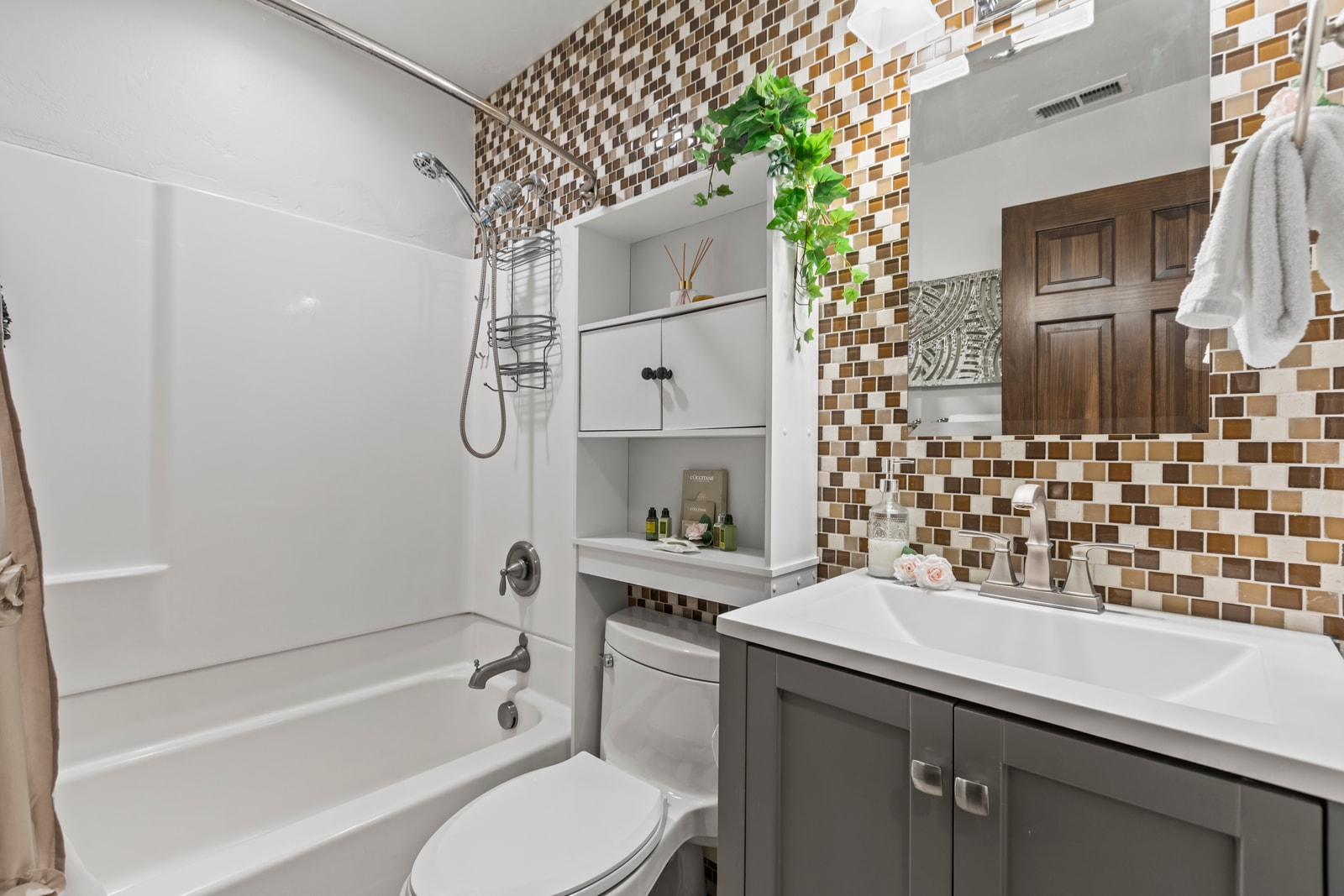 Your full bath includes a shower/tub combo, granite vanity, and L’Occitane amenities.