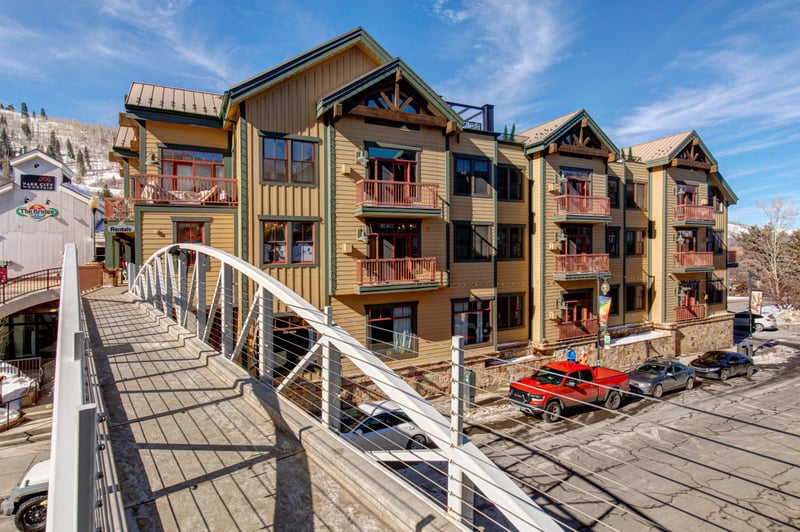 Bridge access brings you straight into Park City life from this mountainside location.