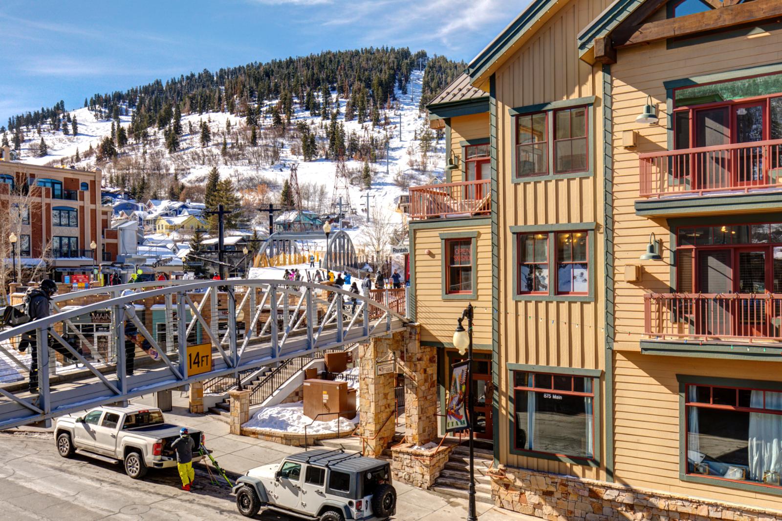 Lift Lodge’s central location makes getting around Park City easy. No car needed.