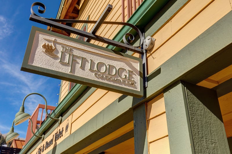 Welcome to Lift Lodge, ideally situated on Main Street for easy access to shops or catch the Town Lift to access the mountain- ultimate convenience.