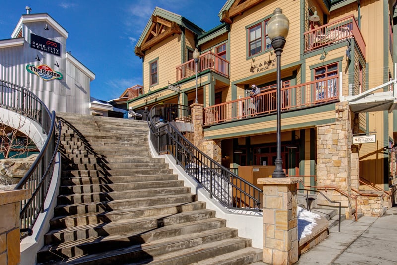 Steps away from cafes, ski shops, and walkable access to Main Street.