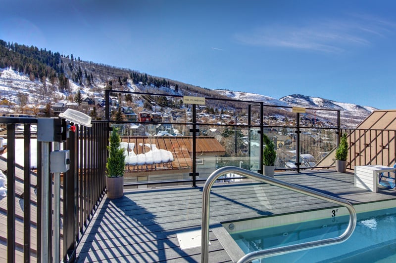Common Rooftop View: Rooftop hot tub with breathtaking mountain views. Perfect for après-ski relaxation.