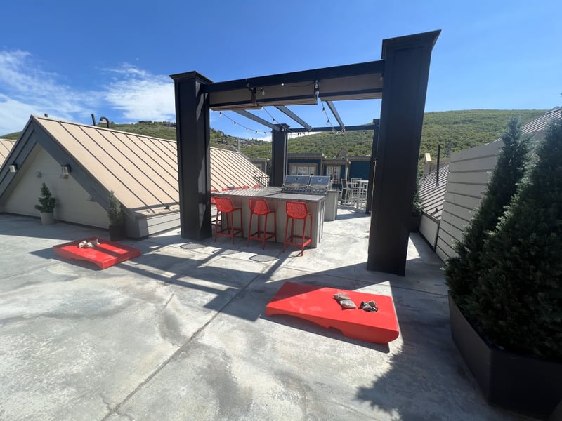 Rooftop View: This common balcony offers rooftop mountain views and a perfect spot to unwind after the slopes.