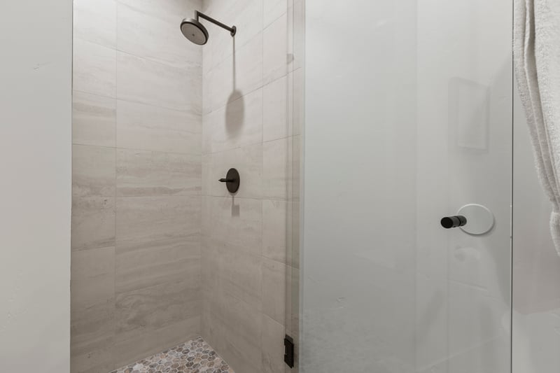 Step-in tub and white tile located in hallway by the Queen bedroom