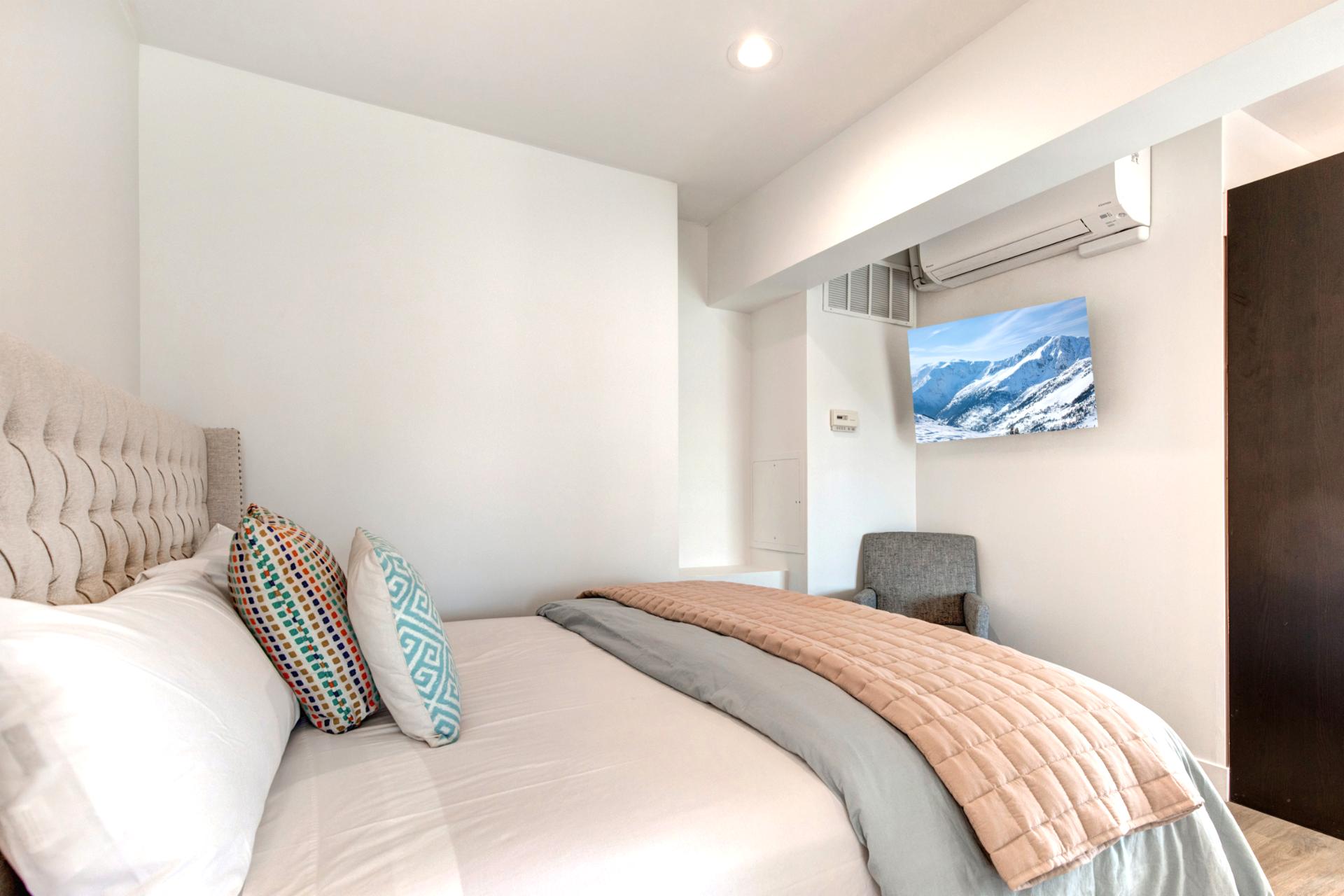 Retreat to your spacious upstairs primary suite with King bed, vaulted ceilings, and natural light.