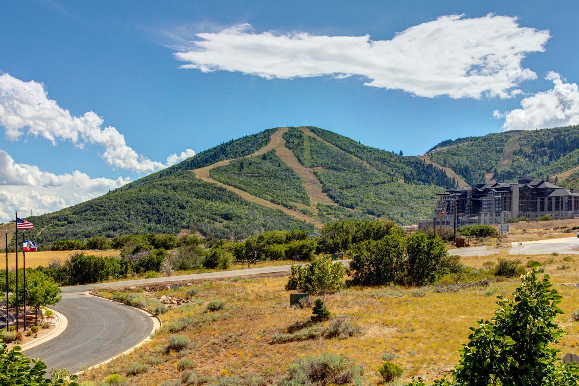 From biking trails to winter slopes, you're surrounded by all-season adventure in Stillwater.