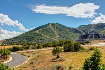 From biking trails to winter slopes, you're surrounded by all-season adventure in Stillwater.