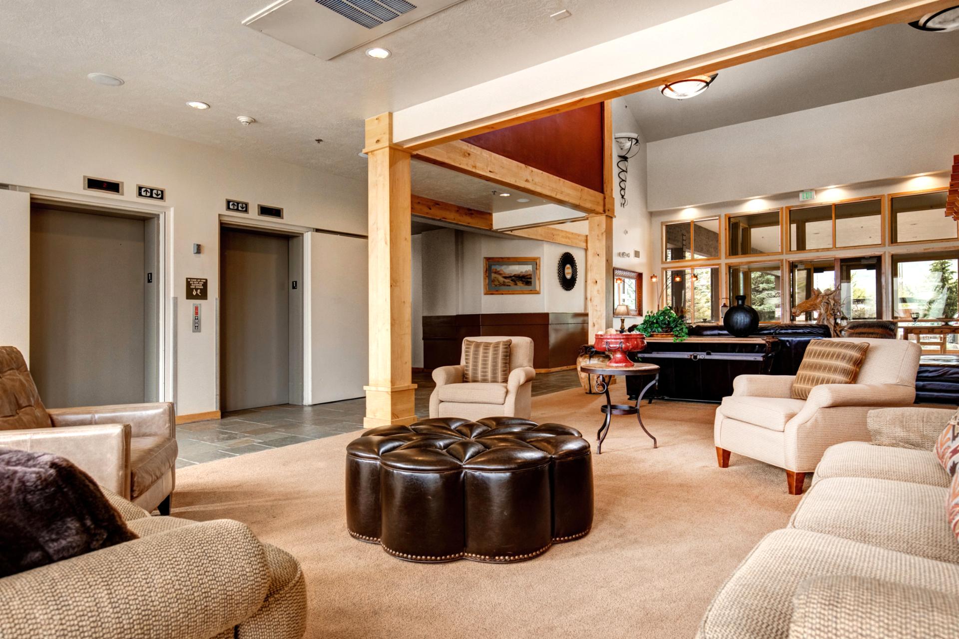 Stylish shared spaces at The Mason set the tone for a relaxed, upscale mountain stay.