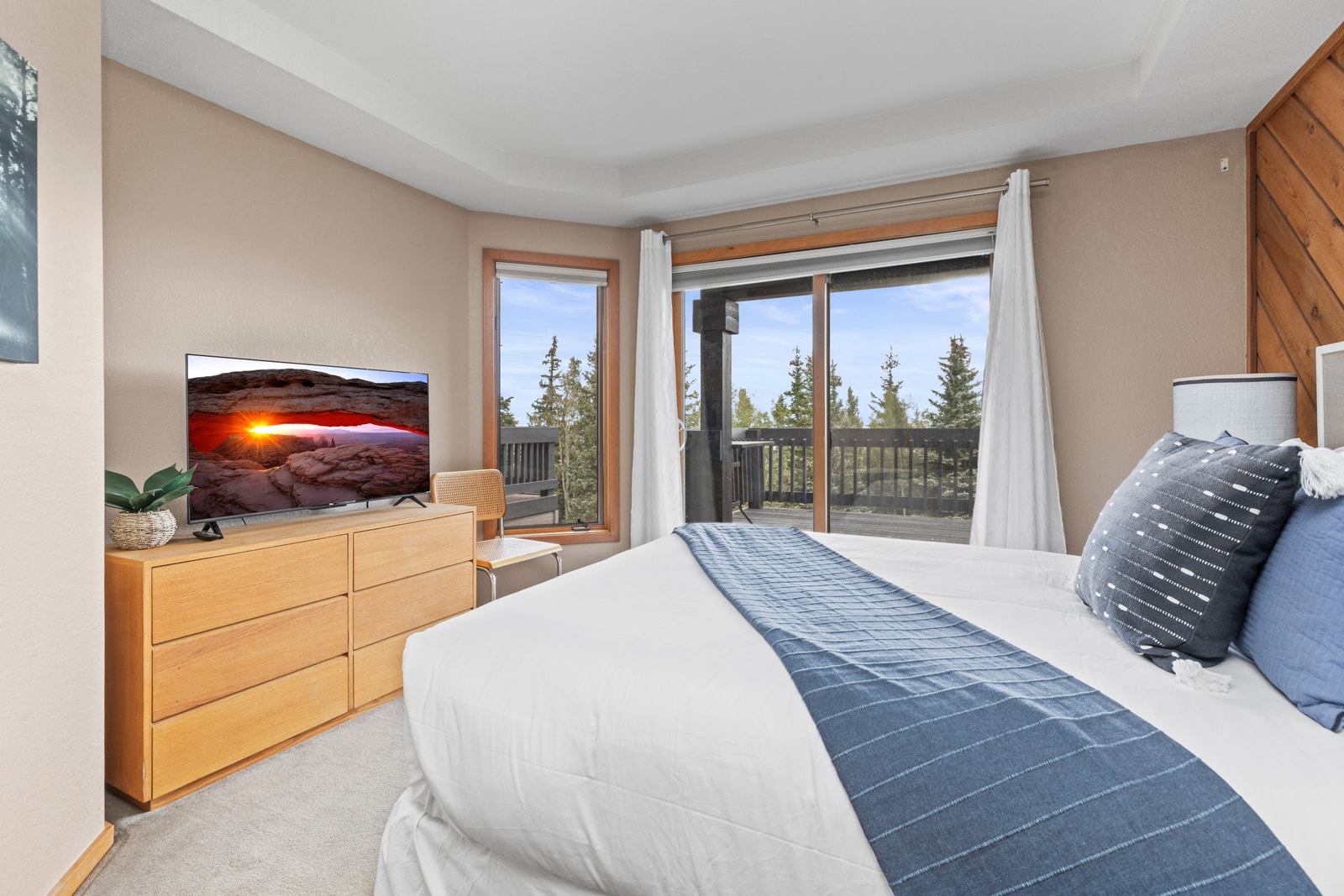 Queen bed and surrounding forest views make this space a restful retreat.
