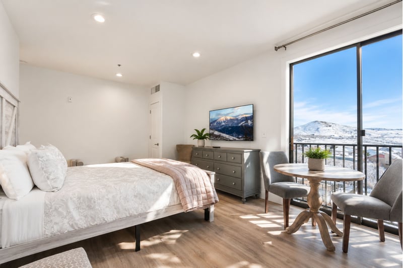 Wake up to mountain views in this bright guest room, complete with its own seating nook and private balcony access.