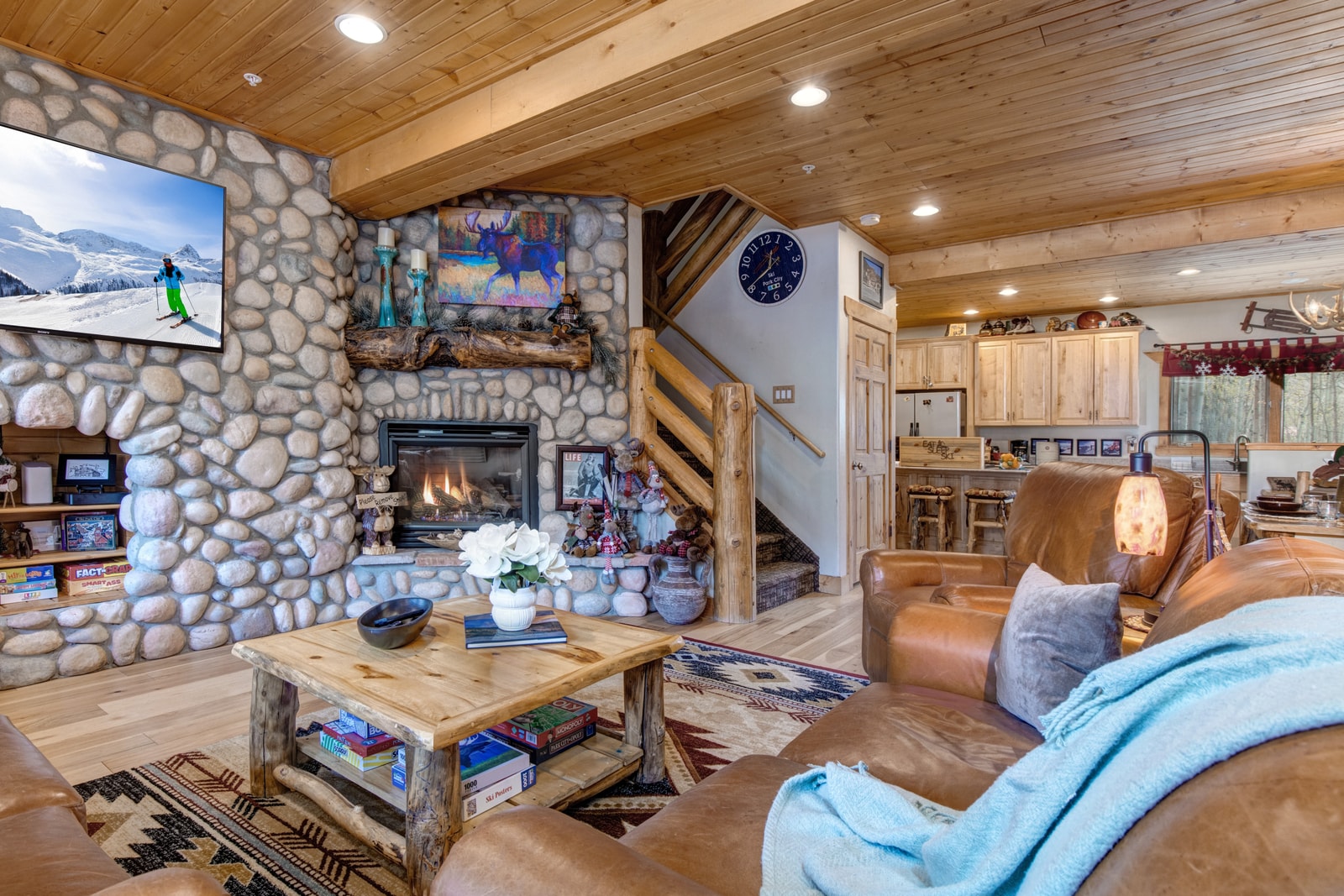 Flow effortlessly between lounging and dining in this open-layout great room. TWL-5B