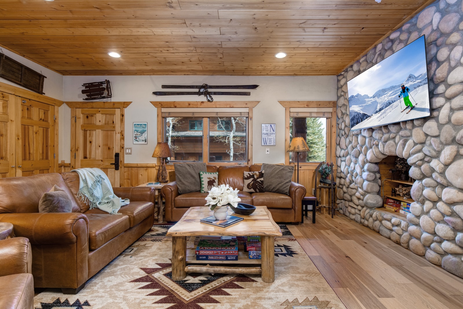 Neutral tones and plush textures define effortless luxury here. TWL-5B