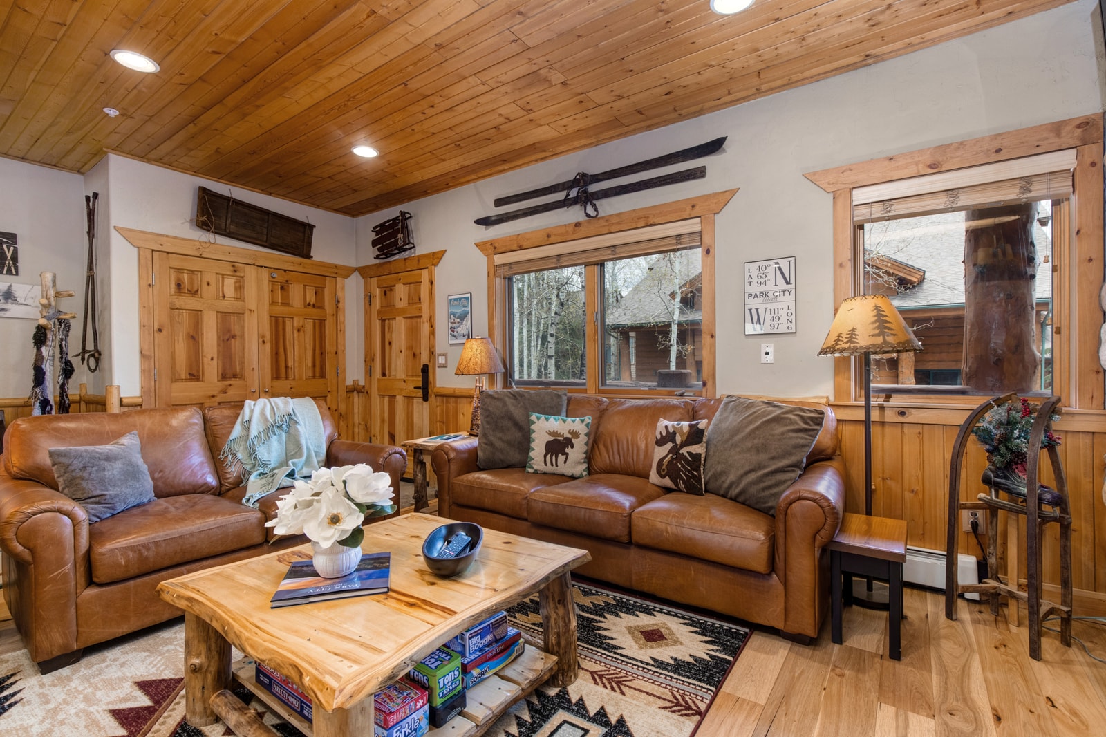 Elegance resides in simplicity and comfort dressed as luxury. TWL-5B