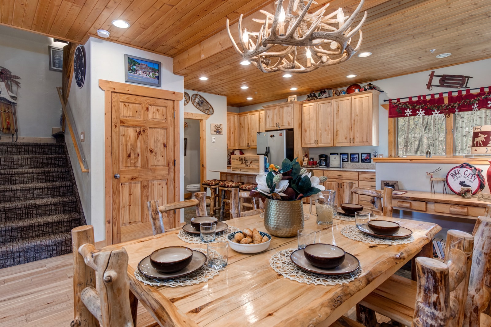 Designed for calm, conversation, and joyful shared indulgence. TWL-5B