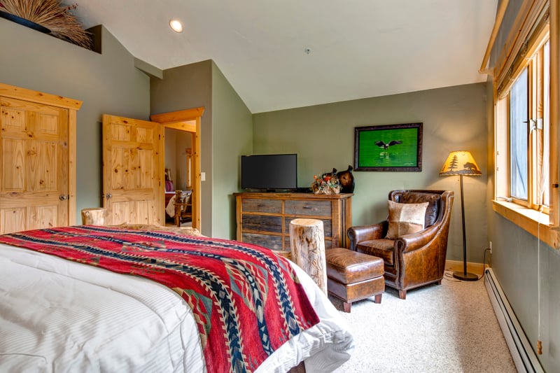 Enjoy forest views and soft natural light from your King suite, complete with ensuite bath.