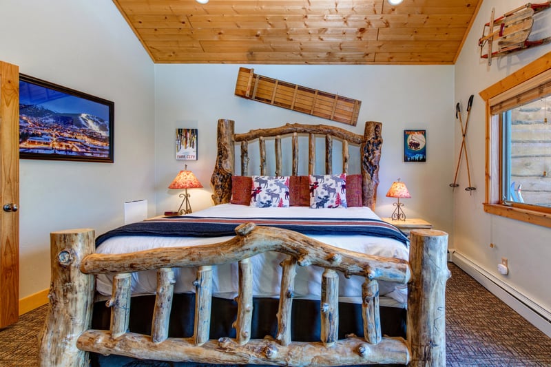Elevated living: soft linens, warm lighting, and timeless charm. TWL-5B