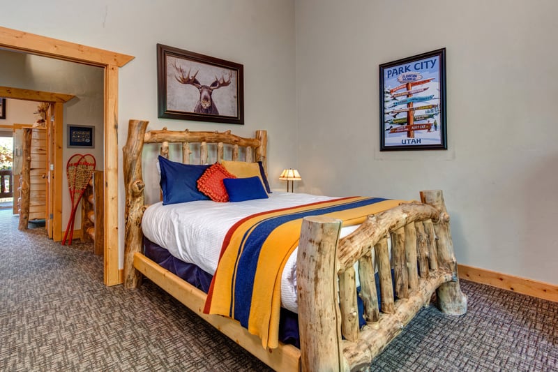 Bold textures meet soft lighting for balanced bedroom harmony. TWL-5B