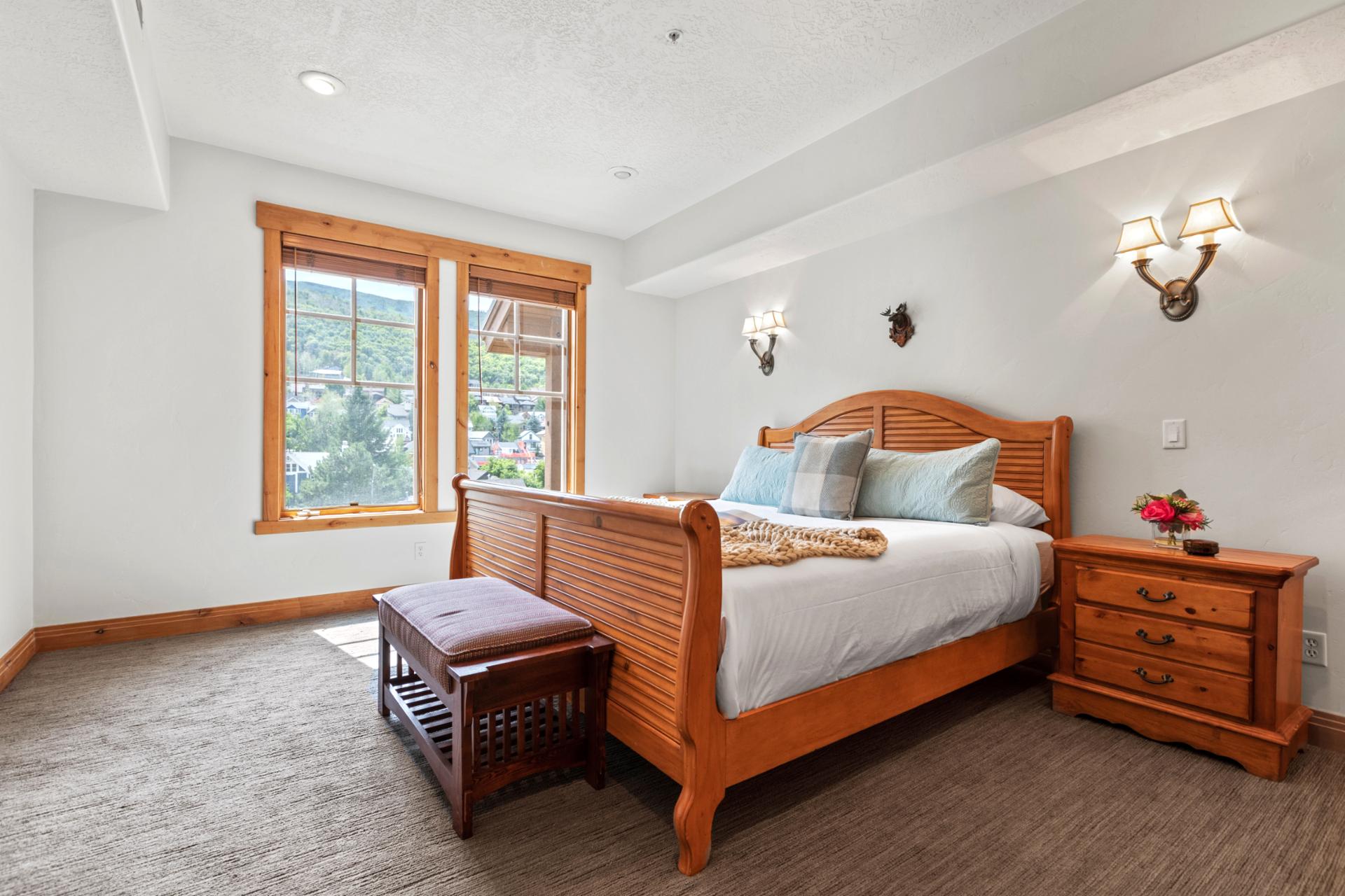 Another angle of the King bedroom with bench seating and forest views.
