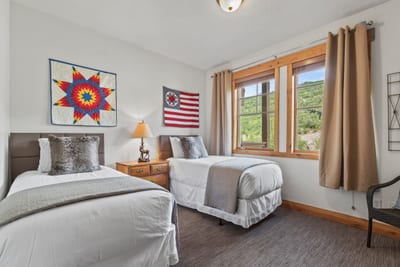 Bedroom 3 includes two Twin beds, ideal for kids or flexible guest arrangements.