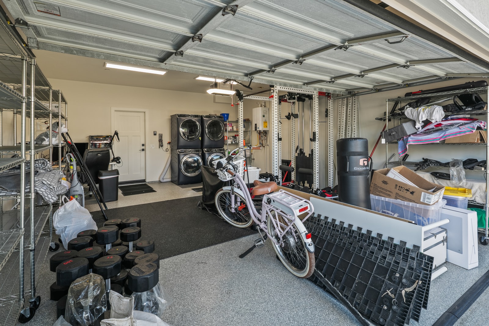The garage offers extra storage and easy access, ideal for beach gear, bikes, or extended stays.