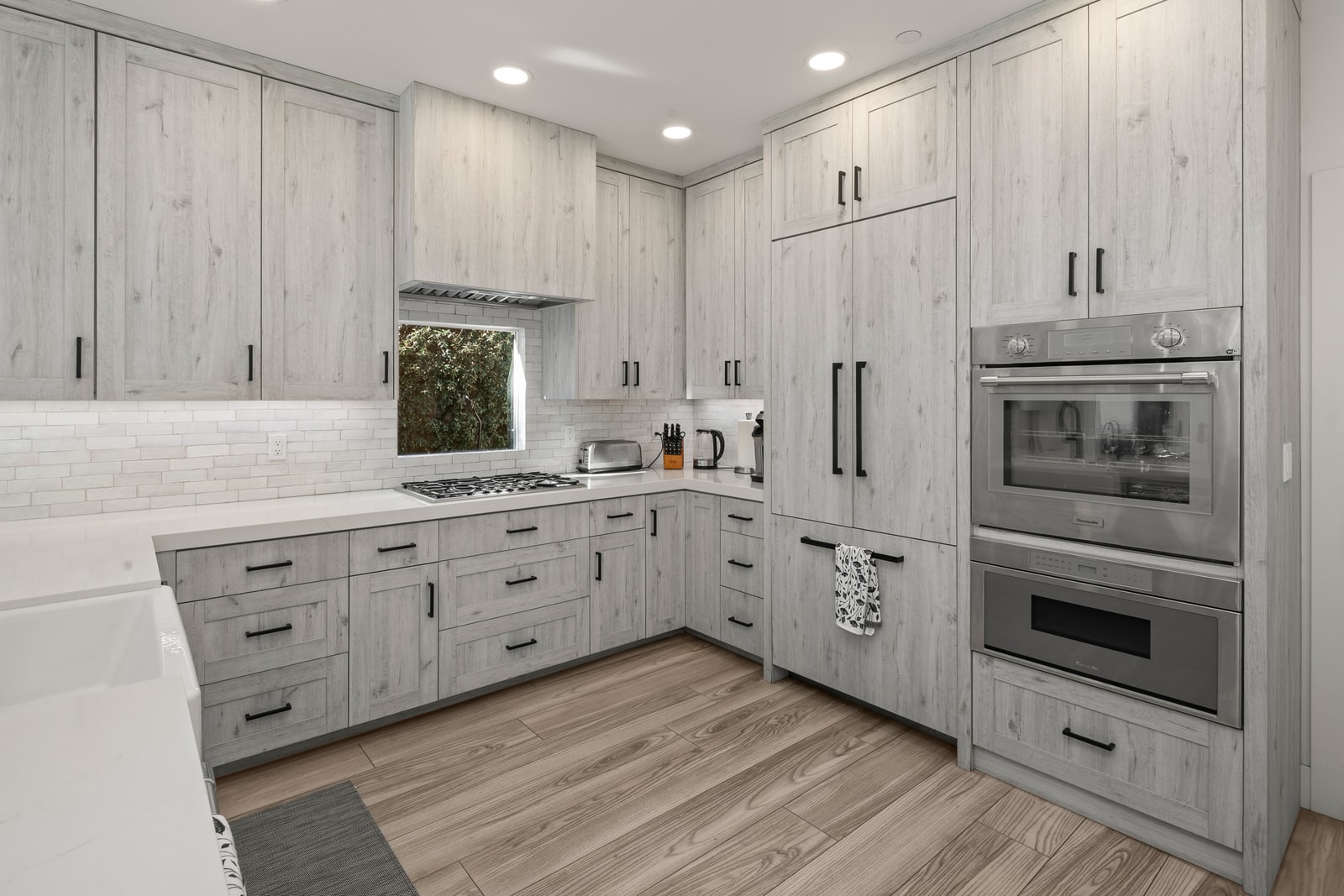 Ample cabinetry and stainless appliances give you space to stock up, making longer stays feel organized and effortless.