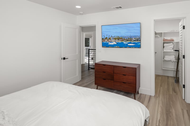 A functional layout gives you space to sleep comfortably and keep personal items organized during your stay.