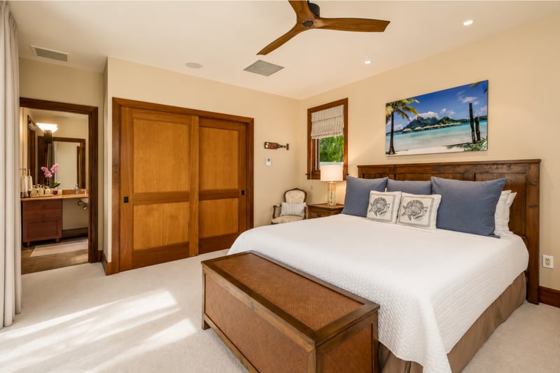 Additional guests can unwind in their own private retreat in the separate Ohana suite