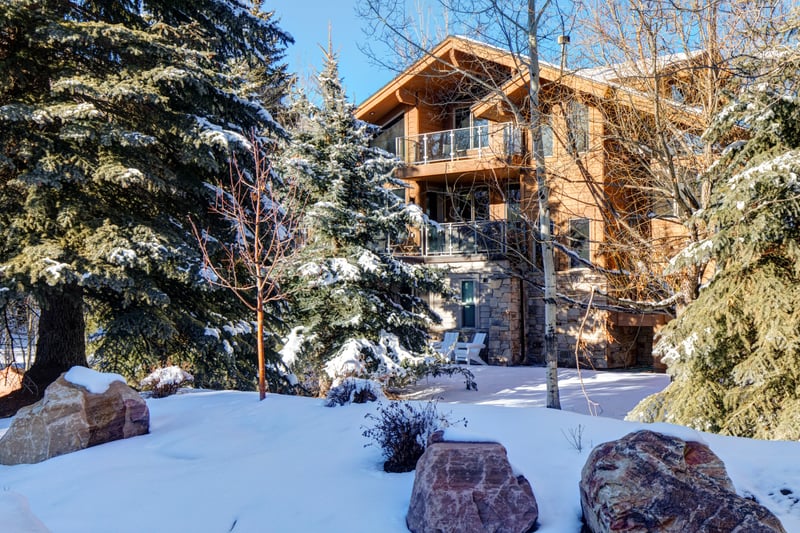 Quietly located in a cul-de-sac, surrounded by trees and wild life