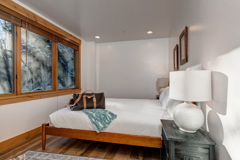 Cozy king bed, wake up to view the wildlife and garden level of the house